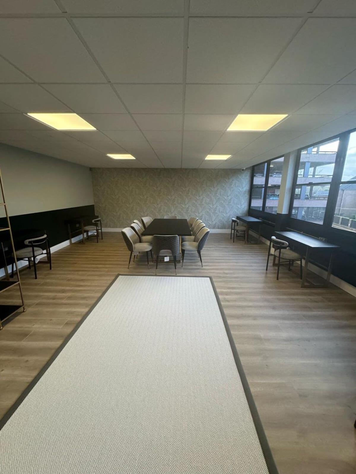 Bright Contemporary Studio In Ист-Гринстед Экстерьер фото